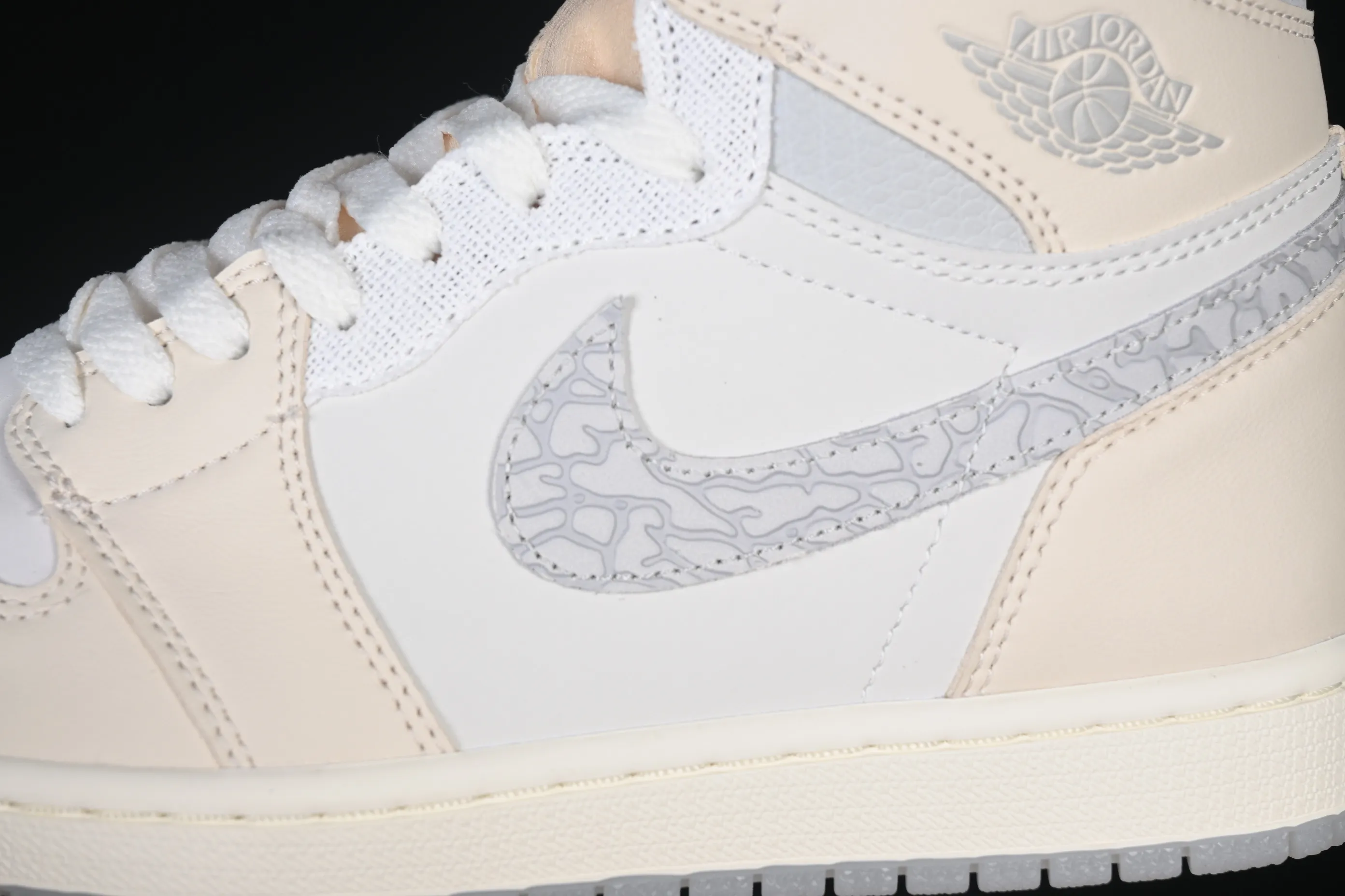 All categories Air Jordan Jordan series basketball shoes Air Jordan 1 High Air Jordan 1 High OG AJ1 Joe 1 ivory white high-top basketball shoes IH4363-100